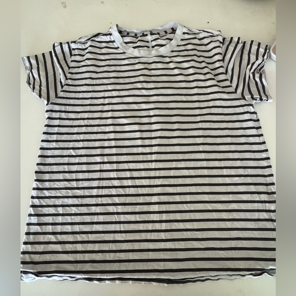 Women’s white and gray Lululemon short sleeve top size 10 boxy fit